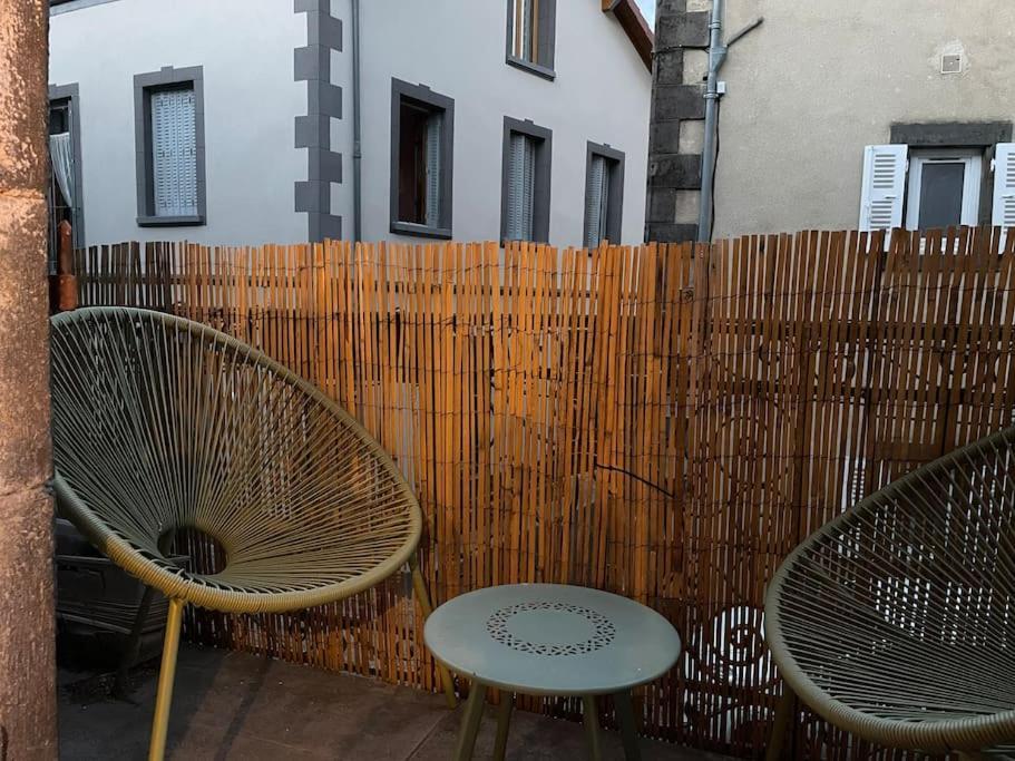 Petit Appartement Douillet Les Martres-de-Veyre Exterior foto
